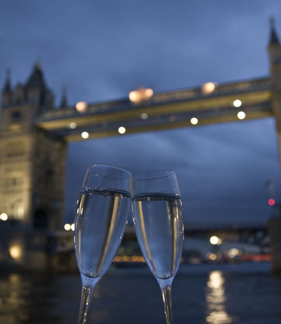 Bateaux London: Reignite The Passion With A Dinner Cruise