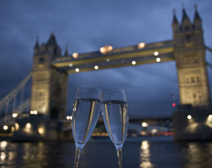 Bateaux London: Reignite The Passion With A Dinner Cruise